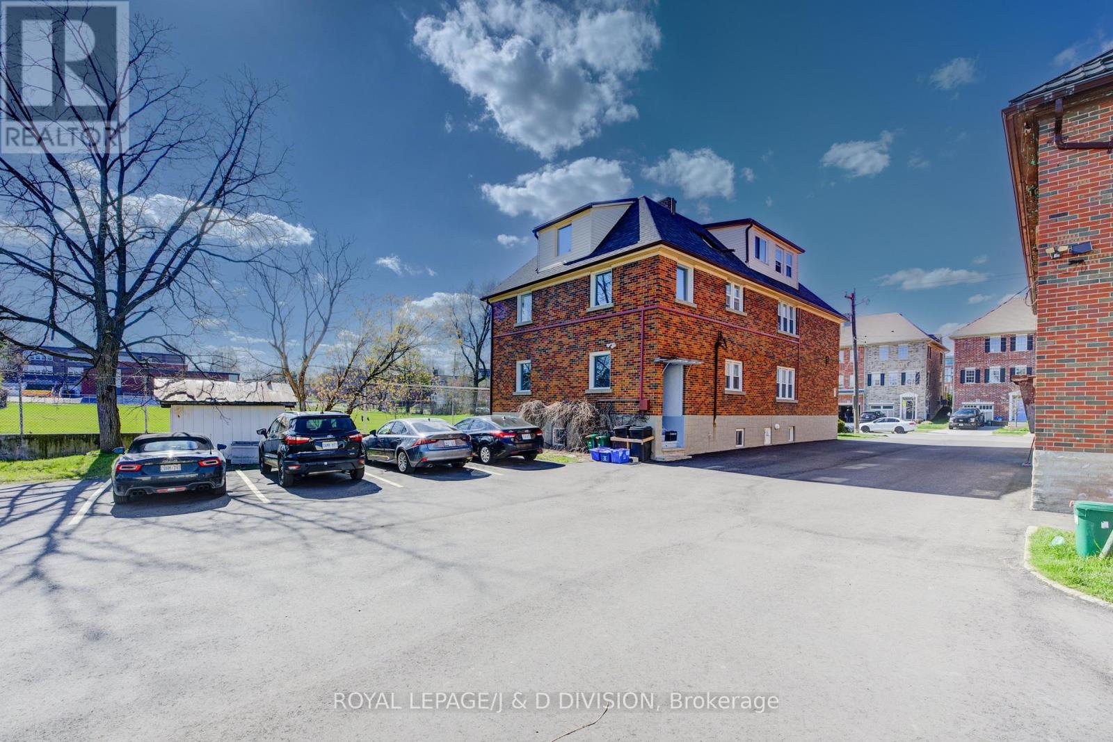 345 Louisa Street, Kitchener, Ontario  N2H 5N1 - Photo 2 - X12436725