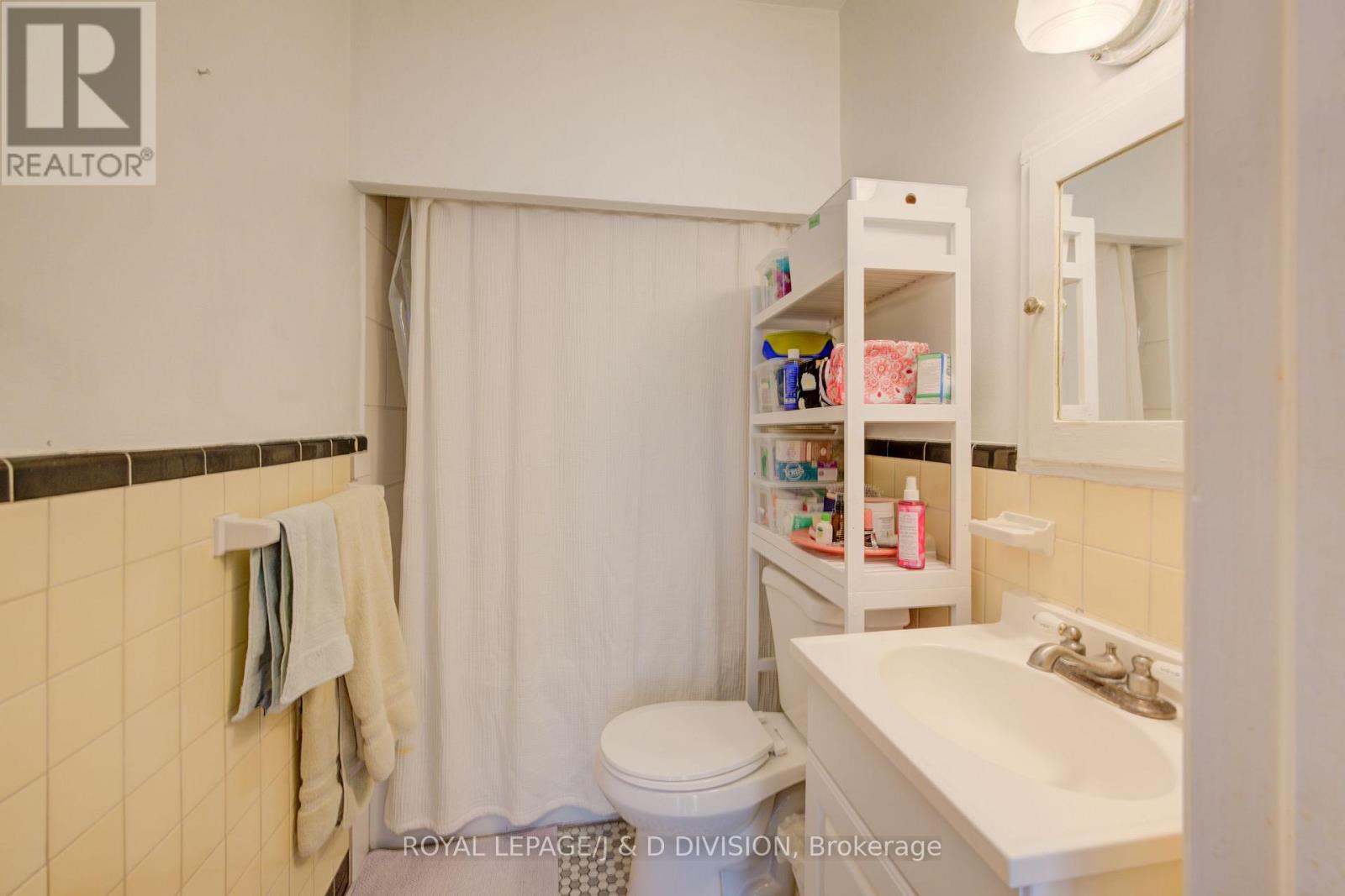 345 Louisa Street, Kitchener, Ontario  N2H 5N1 - Photo 21 - X12436725
