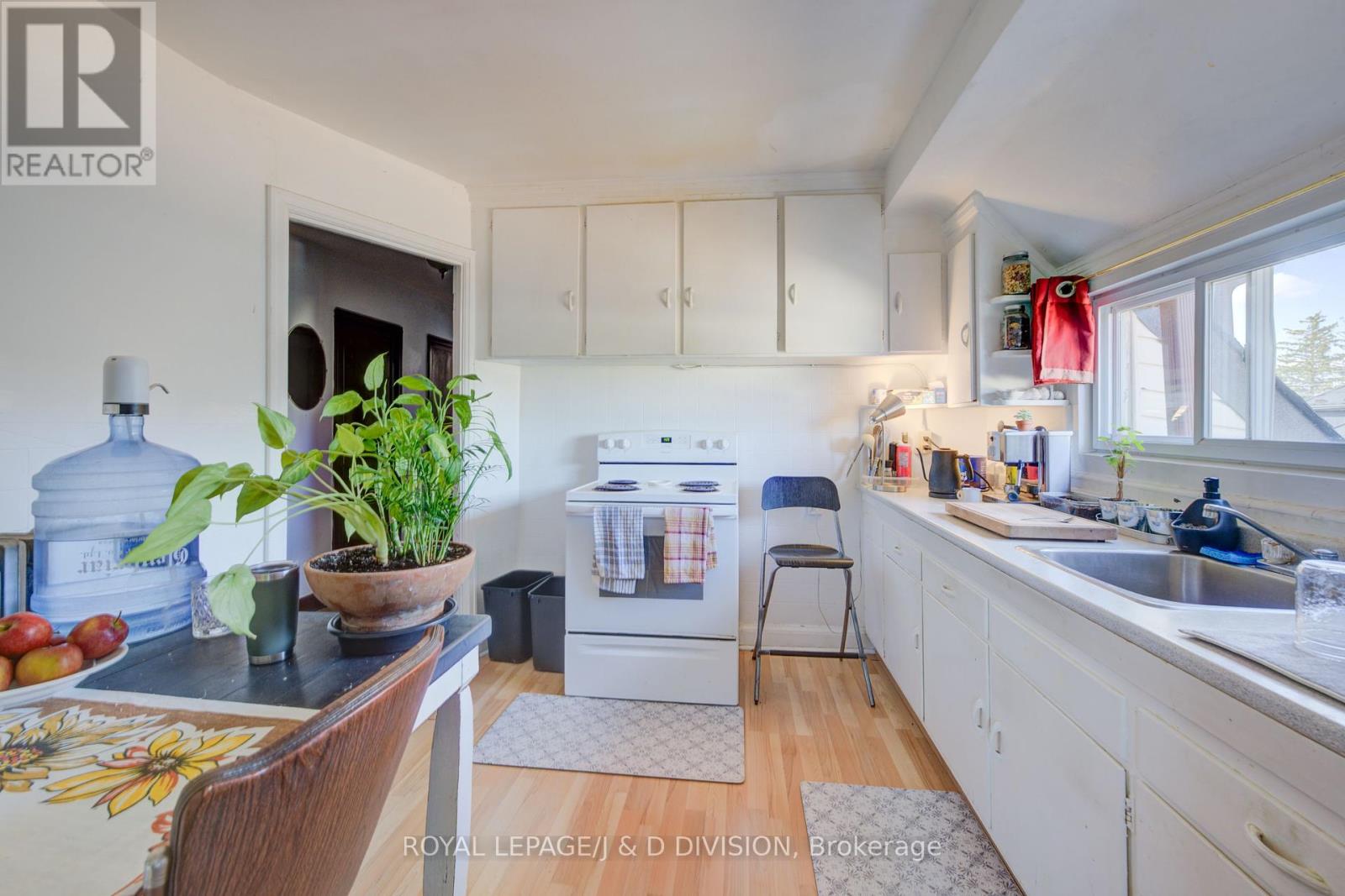345 Louisa Street, Kitchener, Ontario  N2H 5N1 - Photo 25 - X12436725