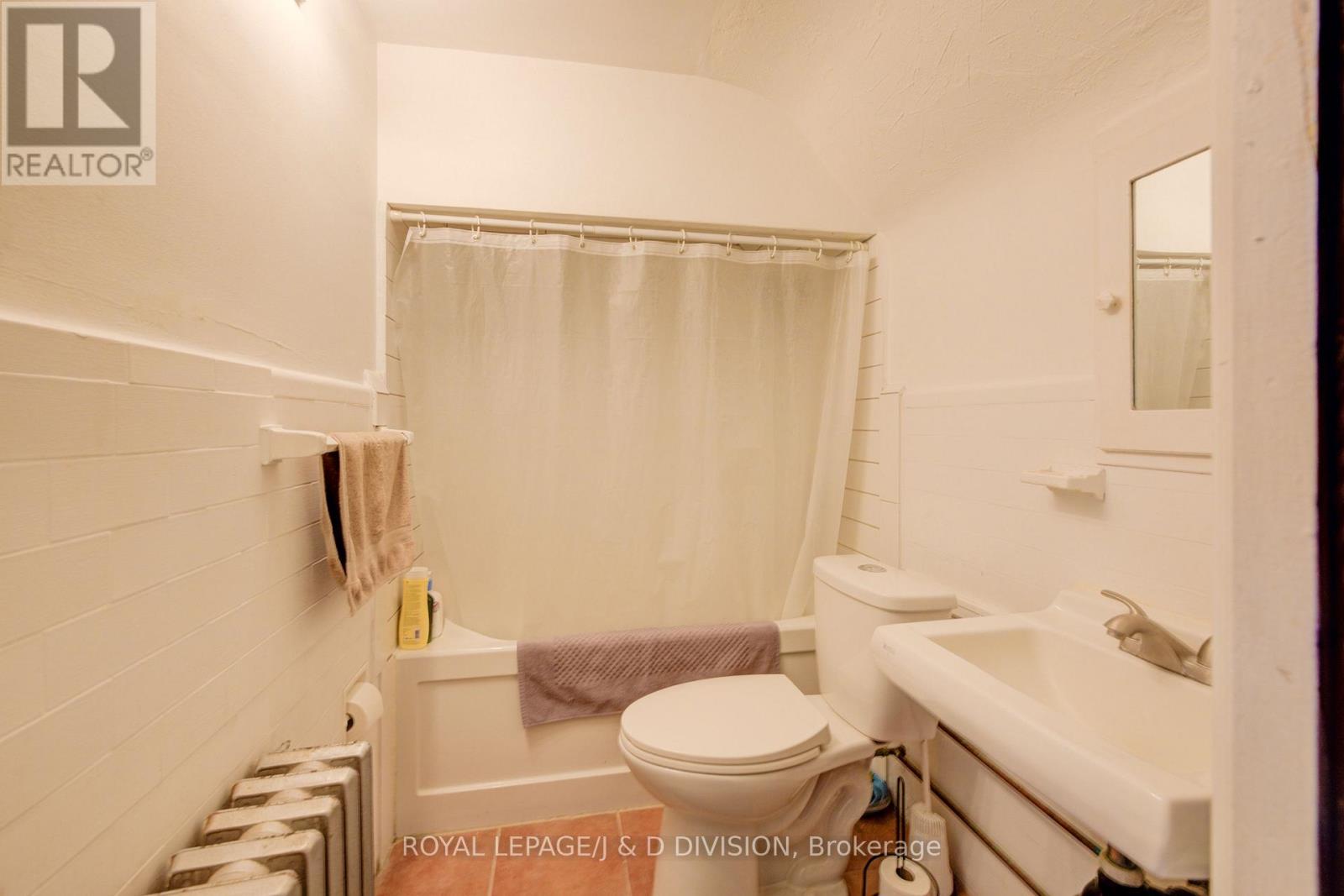 345 Louisa Street, Kitchener, Ontario  N2H 5N1 - Photo 27 - X12436725