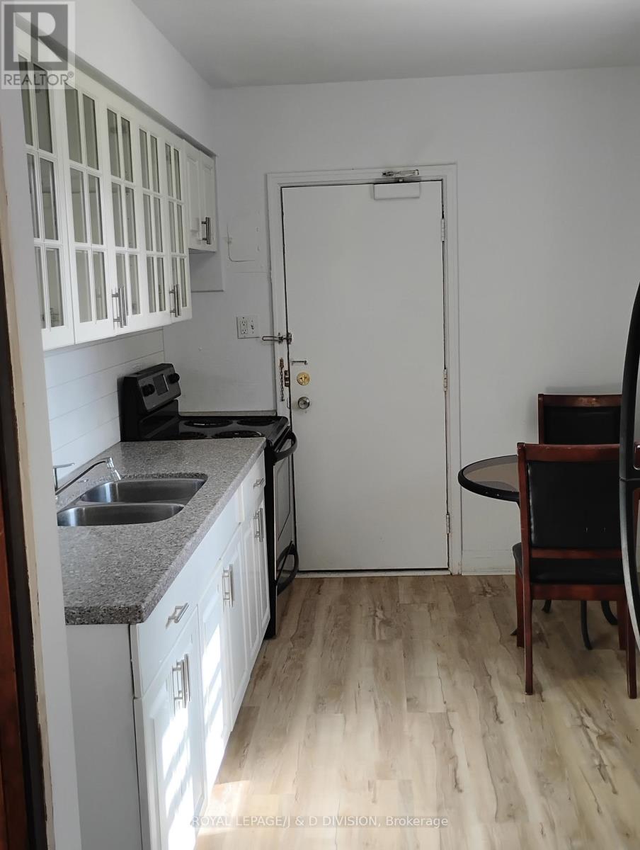345 Louisa Street, Kitchener, Ontario  N2H 5N1 - Photo 33 - X12436725