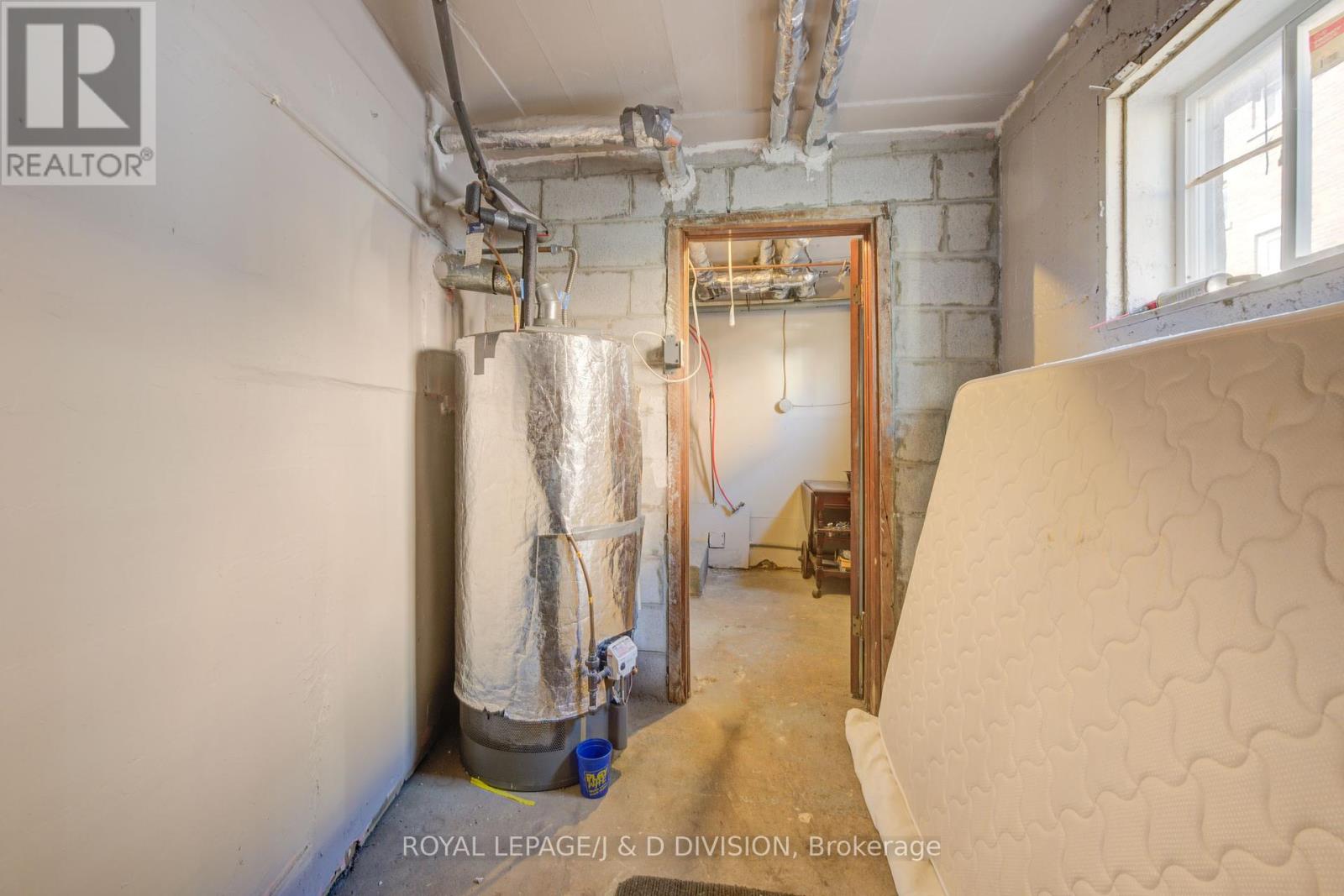 345 Louisa Street, Kitchener, Ontario  N2H 5N1 - Photo 39 - X12436725