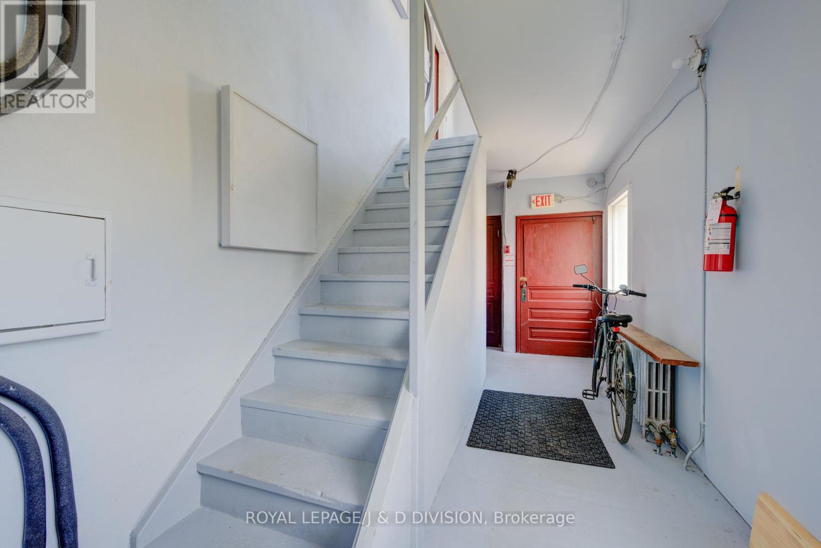 345 Louisa Street, Kitchener, Ontario  N2H 5N1 - Photo 6 - X12436725