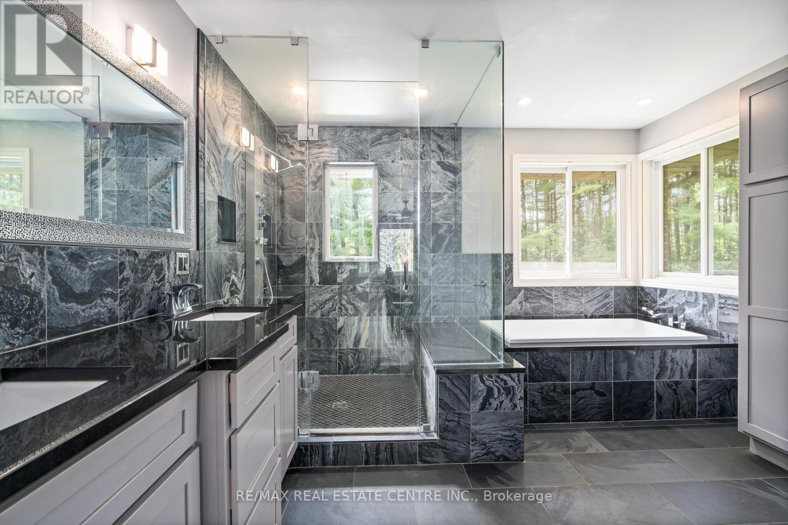 4 Pine Ridge Road, Erin, Ontario  N0B 1T0 - Photo 18 - X12436817