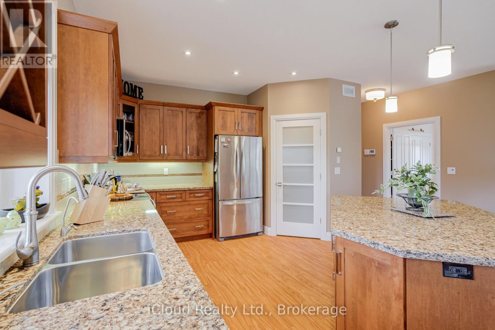 16 Highland Road, Minto, Ontario  N0G 1M0 - Photo 10 - X12436865