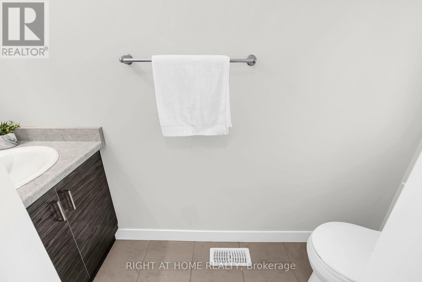 34 Wilkinson Avenue, Cambridge, Ontario  N1S 0E2 - Photo 12 - X12436875