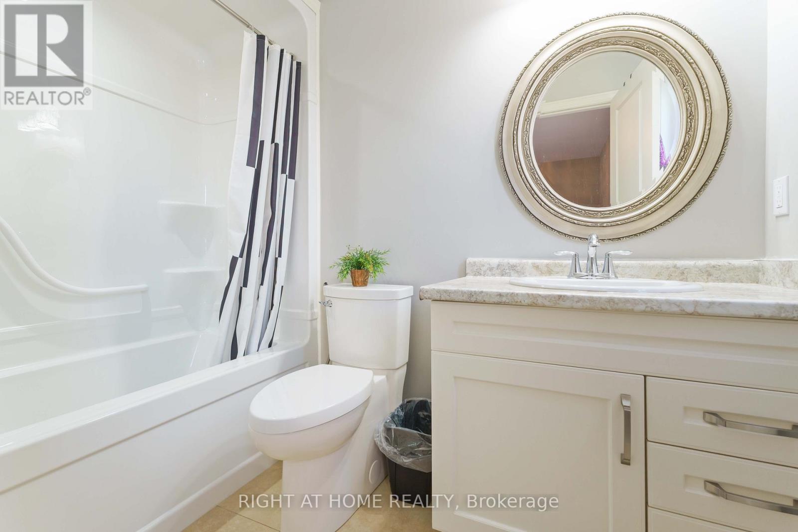 9232 Shoveller Drive, Niagara Falls, Ontario  L2H 0M3 - Photo 22 - X12436902