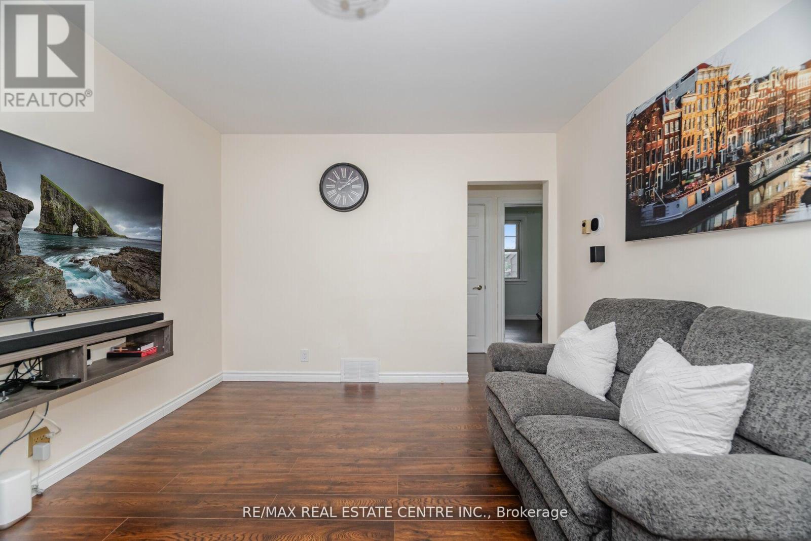19 Seneca Drive, Kitchener, Ontario  N2M 3H1 - Photo 12 - X12436963