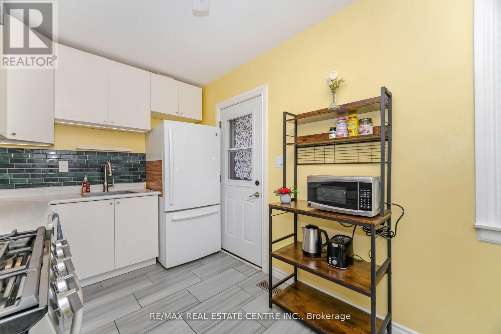 19 Seneca Drive, Kitchener, Ontario  N2M 3H1 - Photo 19 - X12436963