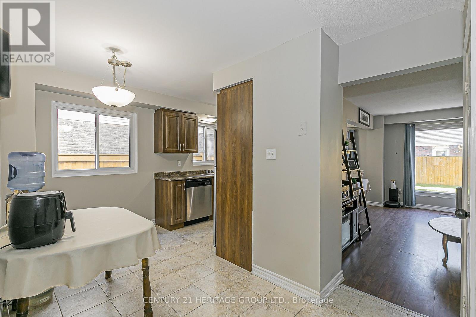 134 Walton Drive, Aurora, Ontario  L4G 3K4 - Photo 11 - N12436982