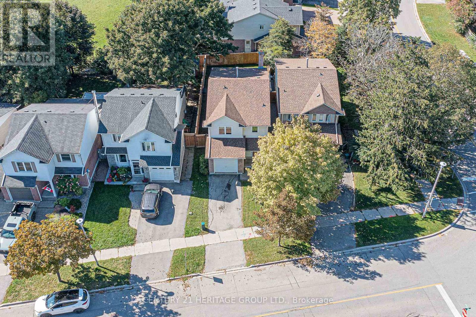 134 Walton Drive, Aurora, Ontario  L4G 3K4 - Photo 2 - N12436982