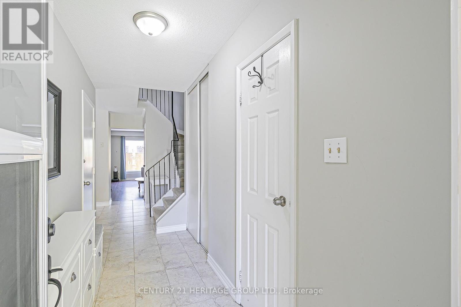 134 Walton Drive, Aurora, Ontario  L4G 3K4 - Photo 9 - N12436982
