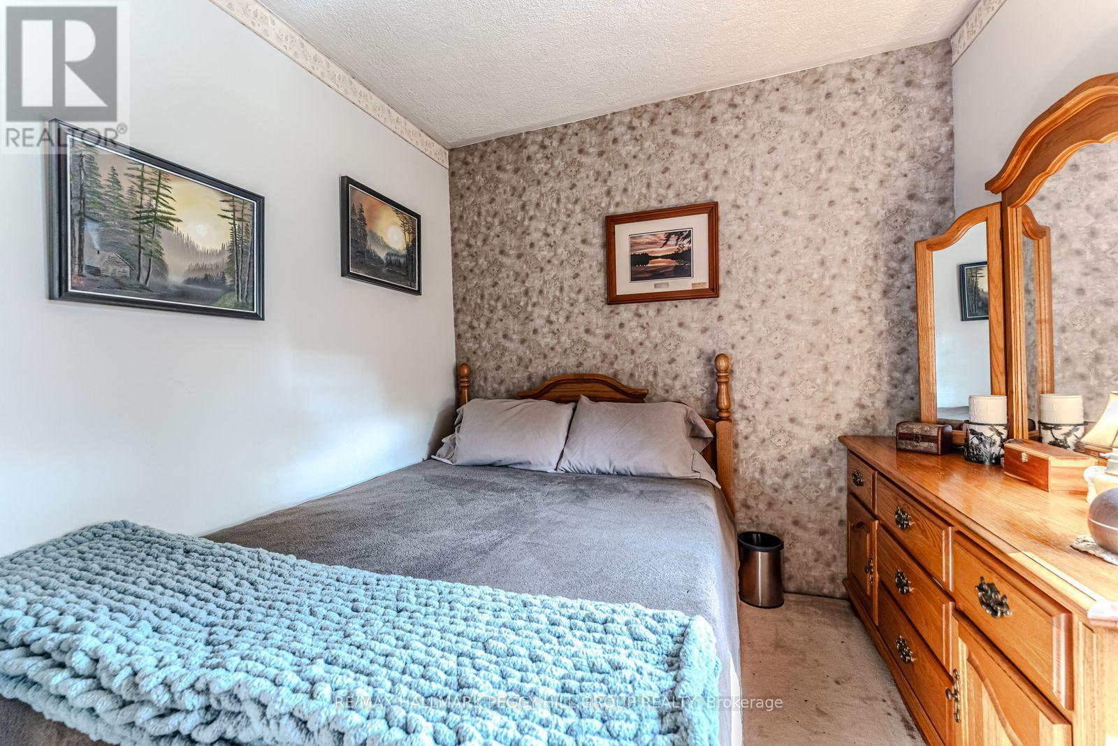 99 King Street, Essa, Ontario  L0M 1B0 - Photo 6 - N12437063