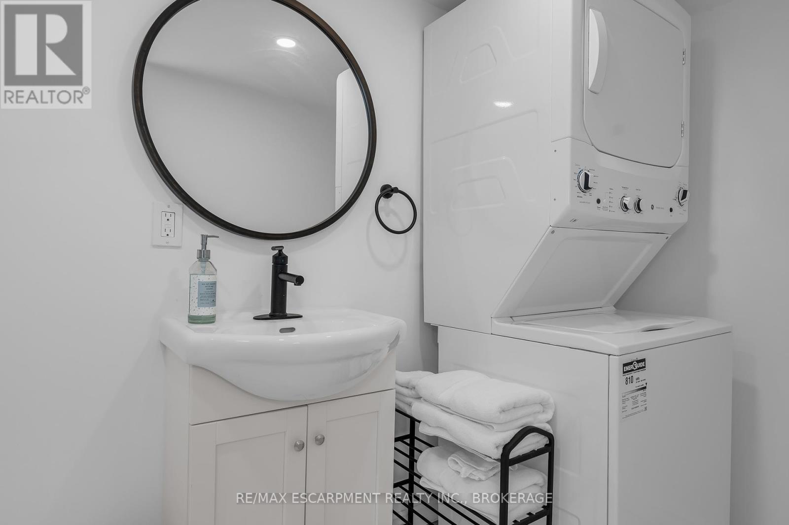 2 - 16 Golden Boulevard E, Welland (Lincoln/crowland), Ontario  L3B 1H2 - Photo 16 - X12437248