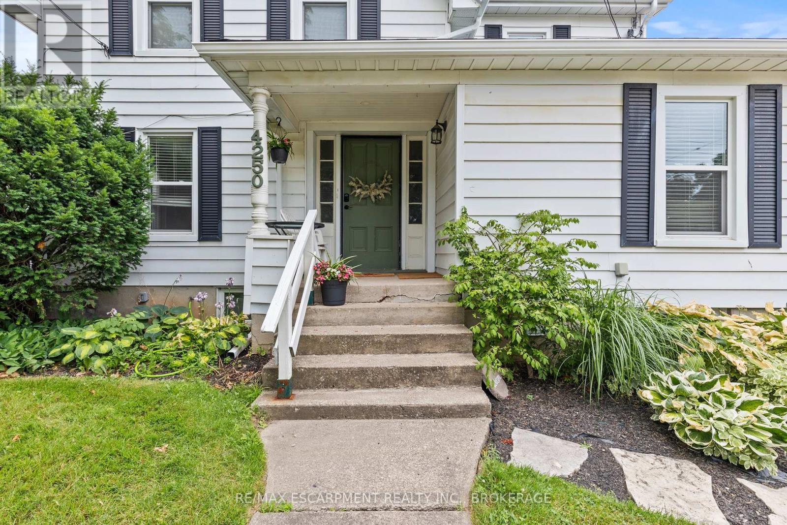 4250 William Street, Lincoln (Beamsville), Ontario  L0R 1B7 - Photo 5 - X12437257