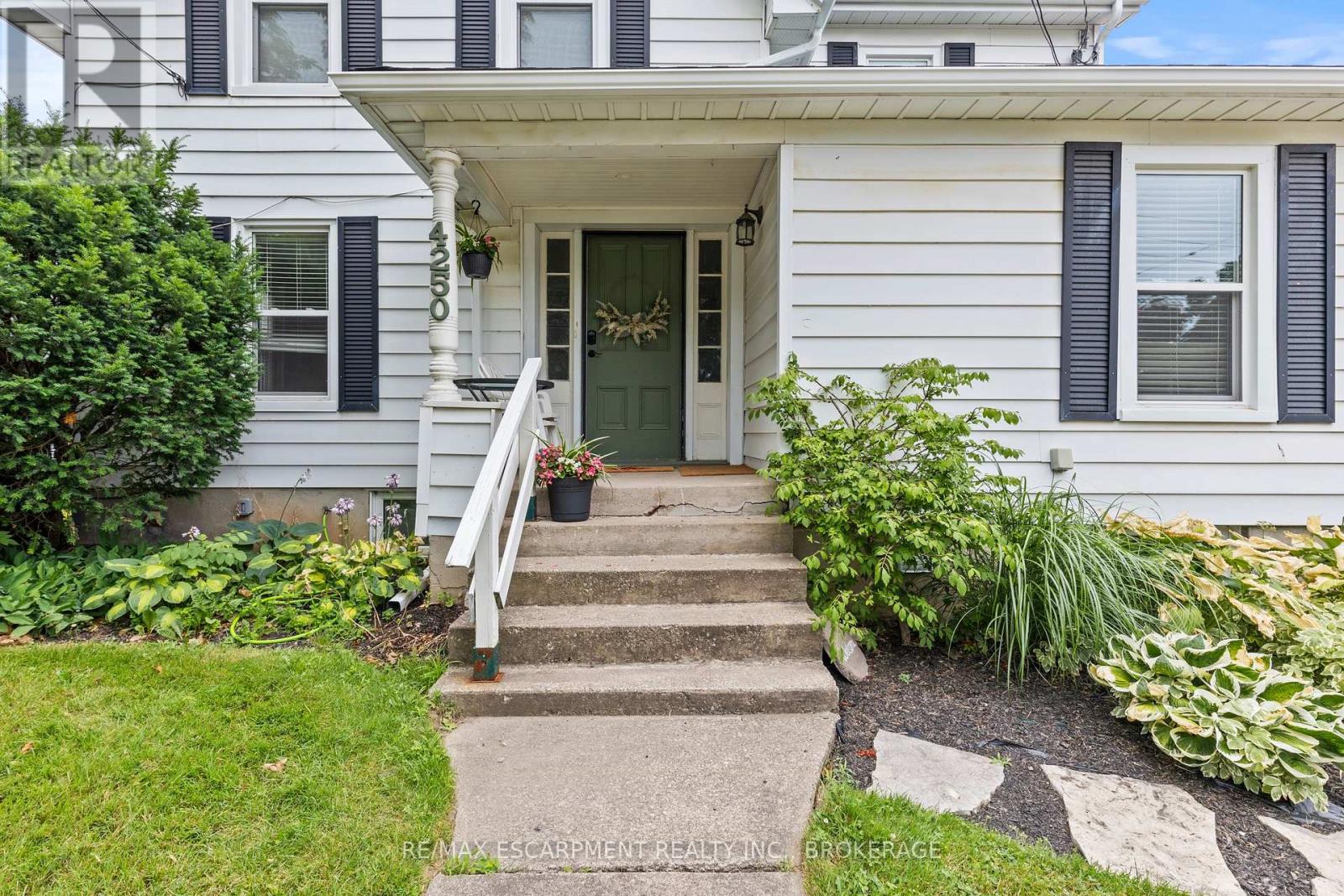 4250 William Street, Lincoln (Beamsville), Ontario  L0R 1B7 - Photo 5 - X12437262