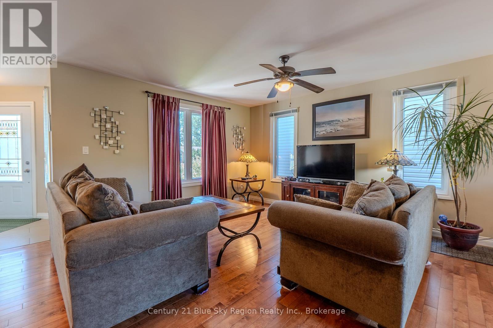 239 Park Street, West Nipissing, Ontario  P2B 3C2 - Photo 11 - X12437211