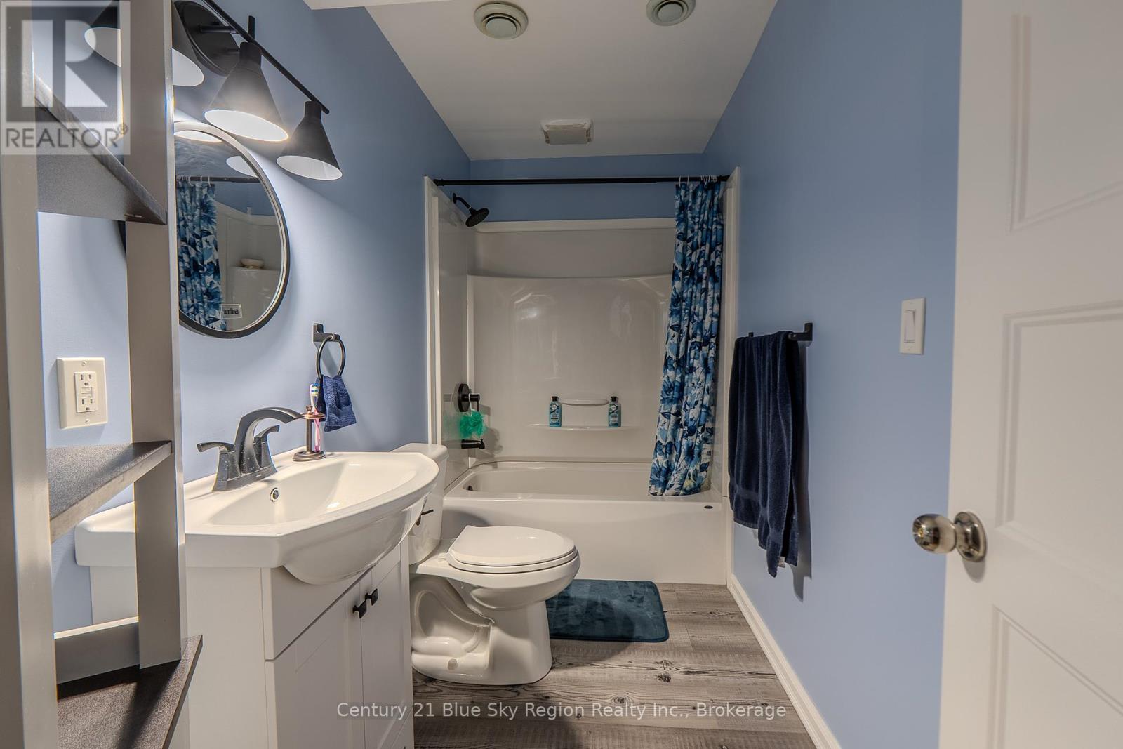 239 Park Street, West Nipissing, Ontario  P2B 3C2 - Photo 20 - X12437211