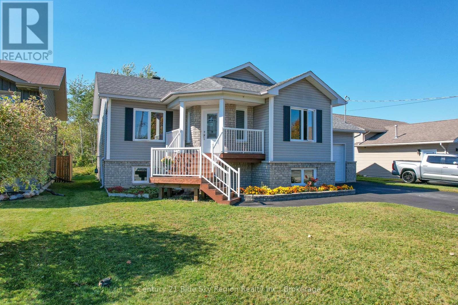 239 Park Street, West Nipissing, Ontario  P2B 3C2 - Photo 31 - X12437211