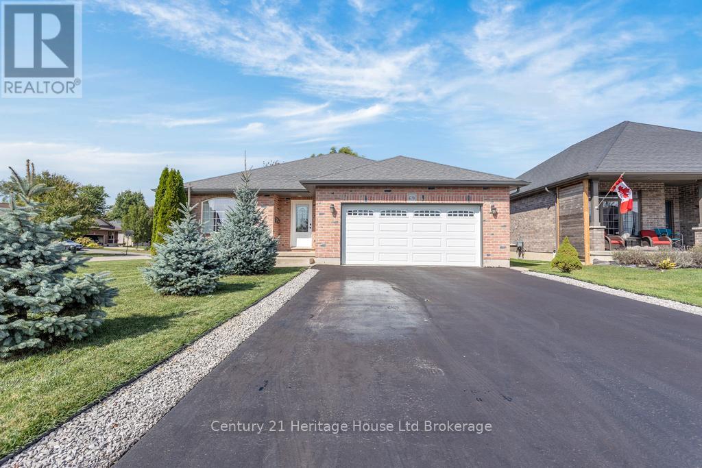 69 William Street, Tillsonburg, Ontario  N4G 5R8 - Photo 1 - X12437142