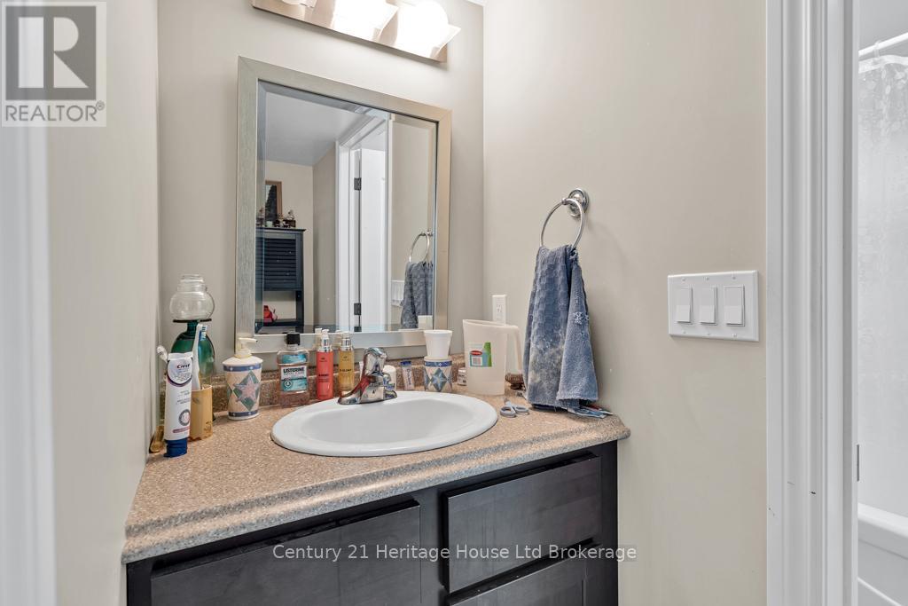 69 William Street, Tillsonburg, Ontario  N4G 5R8 - Photo 10 - X12437142