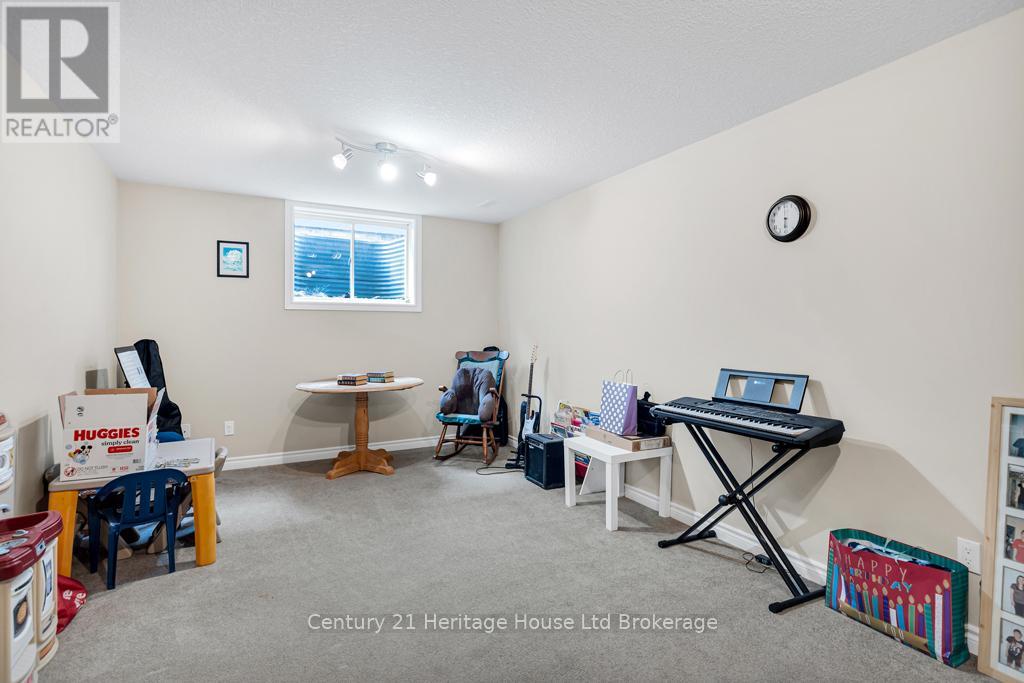69 William Street, Tillsonburg, Ontario  N4G 5R8 - Photo 11 - X12437142