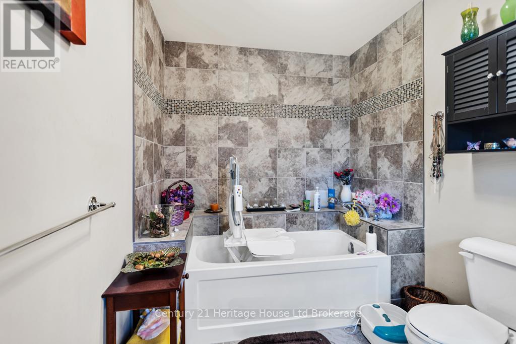 69 William Street, Tillsonburg, Ontario  N4G 5R8 - Photo 15 - X12437142