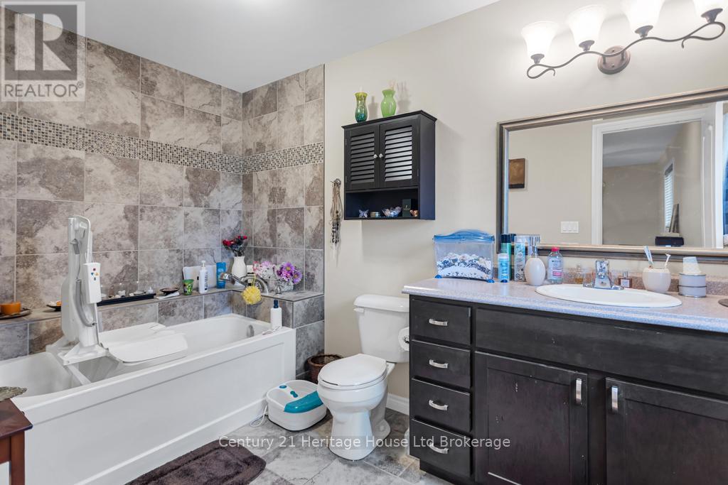 69 William Street, Tillsonburg, Ontario  N4G 5R8 - Photo 16 - X12437142