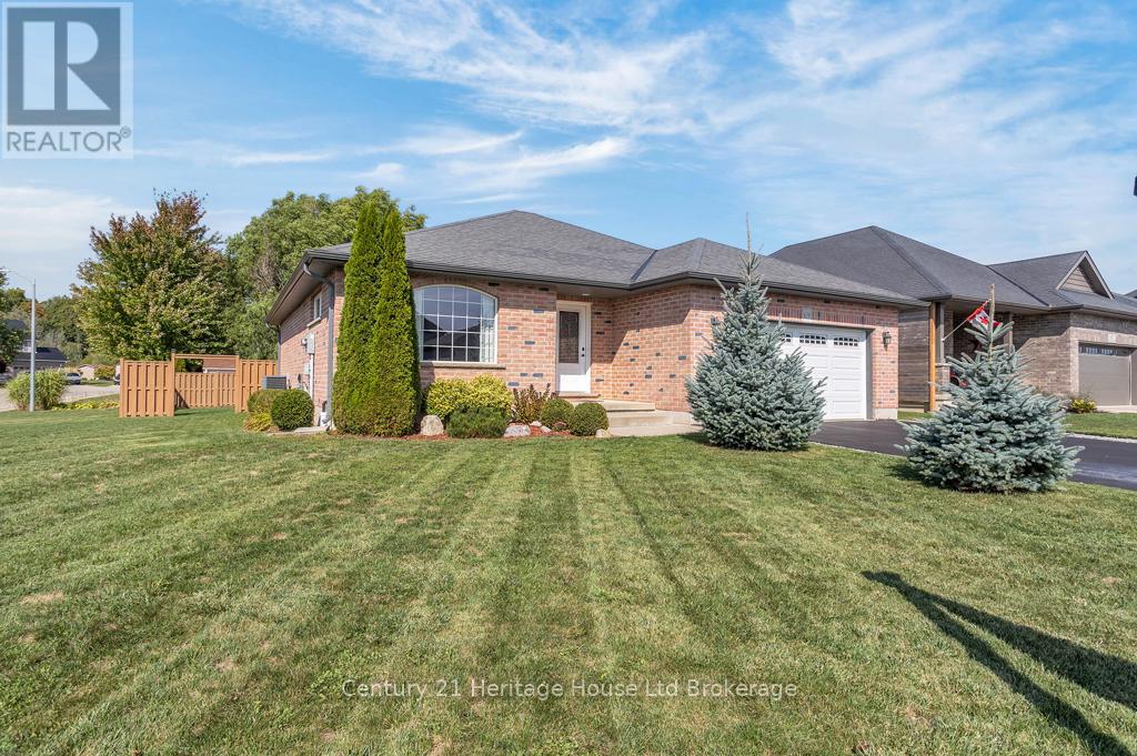 69 William Street, Tillsonburg, Ontario  N4G 5R8 - Photo 2 - X12437142