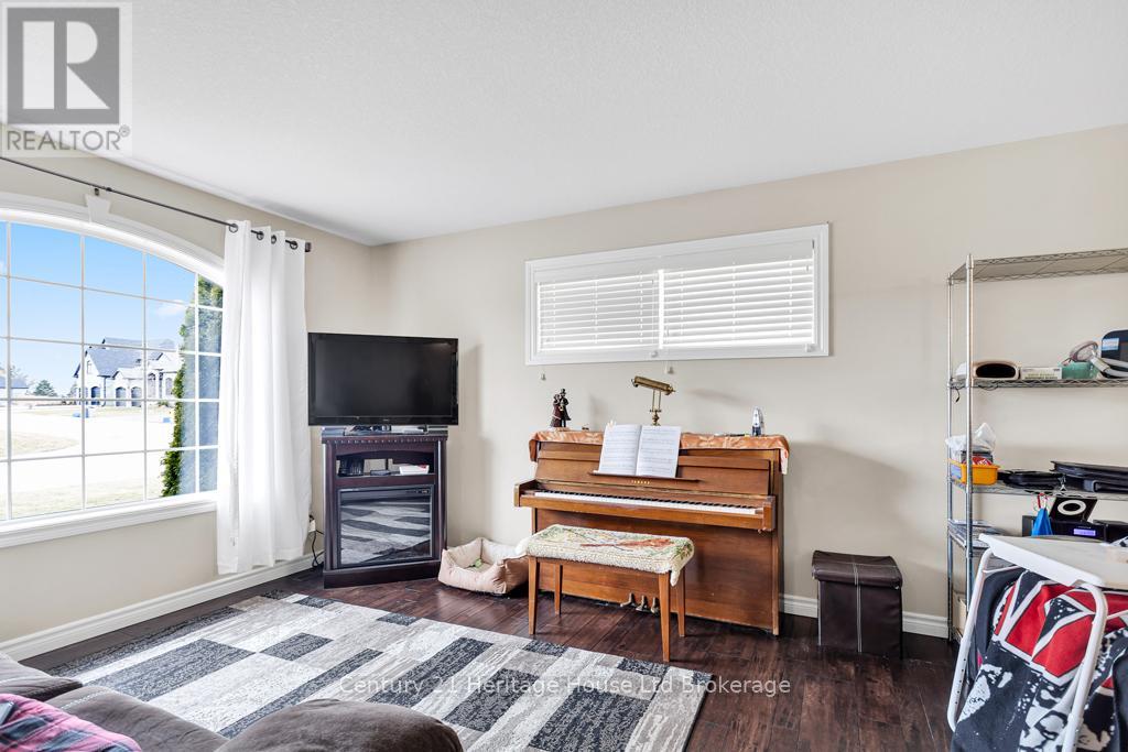 69 William Street, Tillsonburg, Ontario  N4G 5R8 - Photo 3 - X12437142