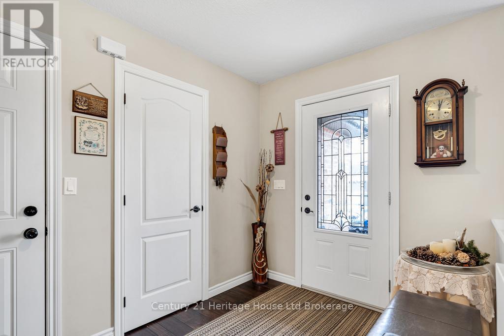 69 William Street, Tillsonburg, Ontario  N4G 5R8 - Photo 5 - X12437142