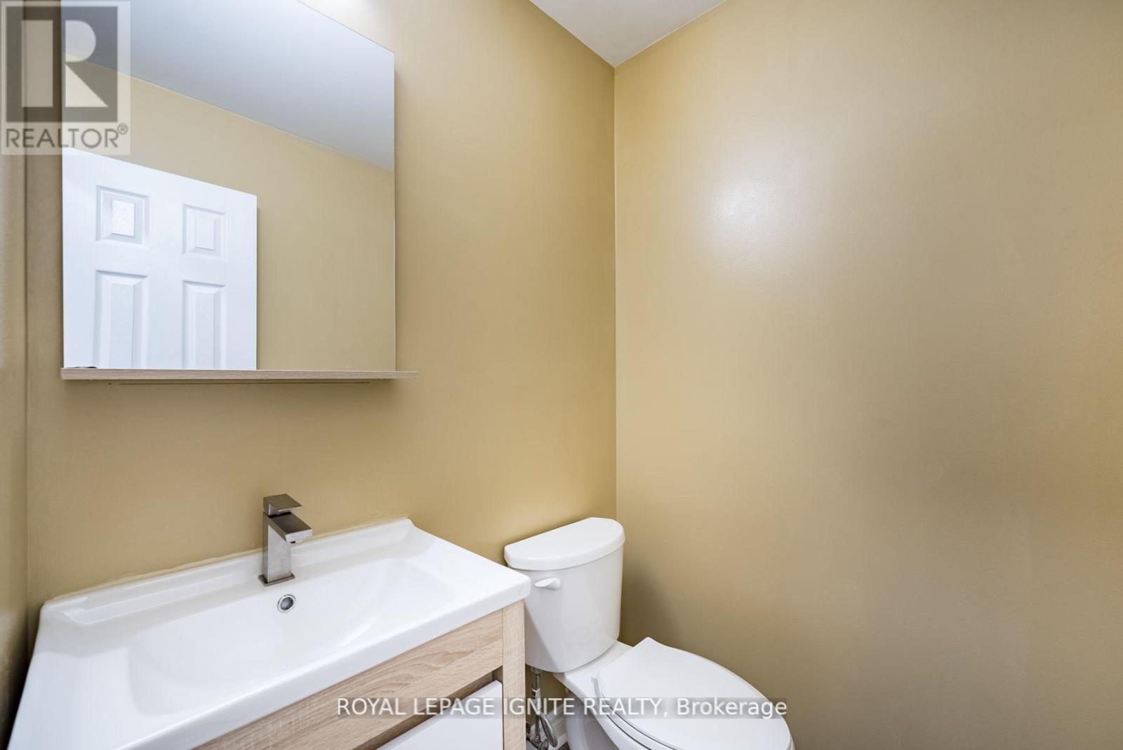 Upper - 176 Wright Avenue, Toronto, Ontario  M9N 3Z2 - Photo 10 - W12436978