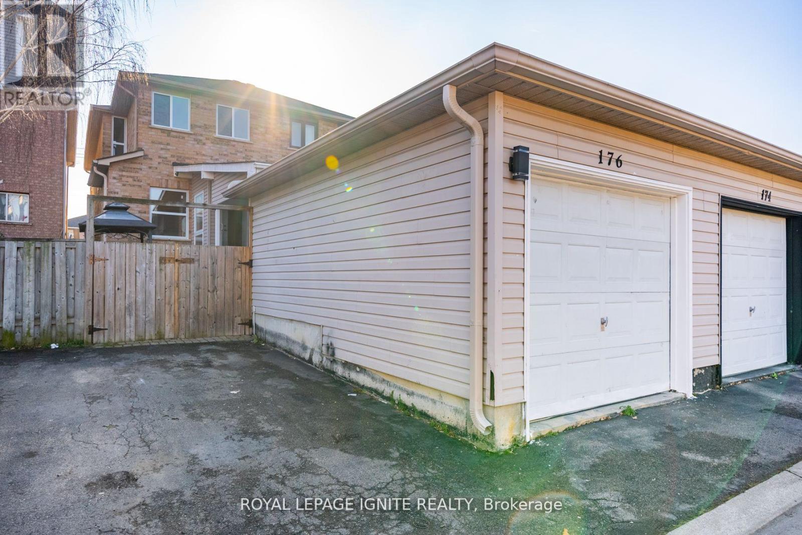 Upper - 176 Wright Avenue, Toronto, Ontario  M9N 3Z2 - Photo 36 - W12436978