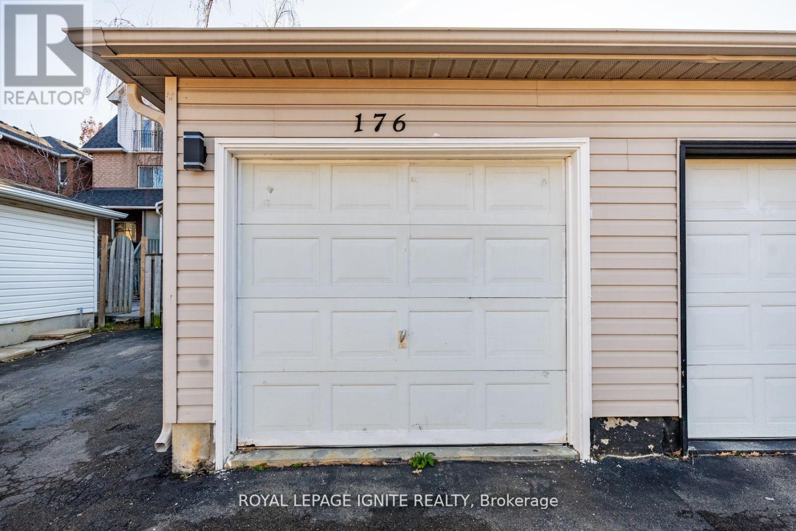 Upper - 176 Wright Avenue, Toronto, Ontario  M9N 3Z2 - Photo 37 - W12436978