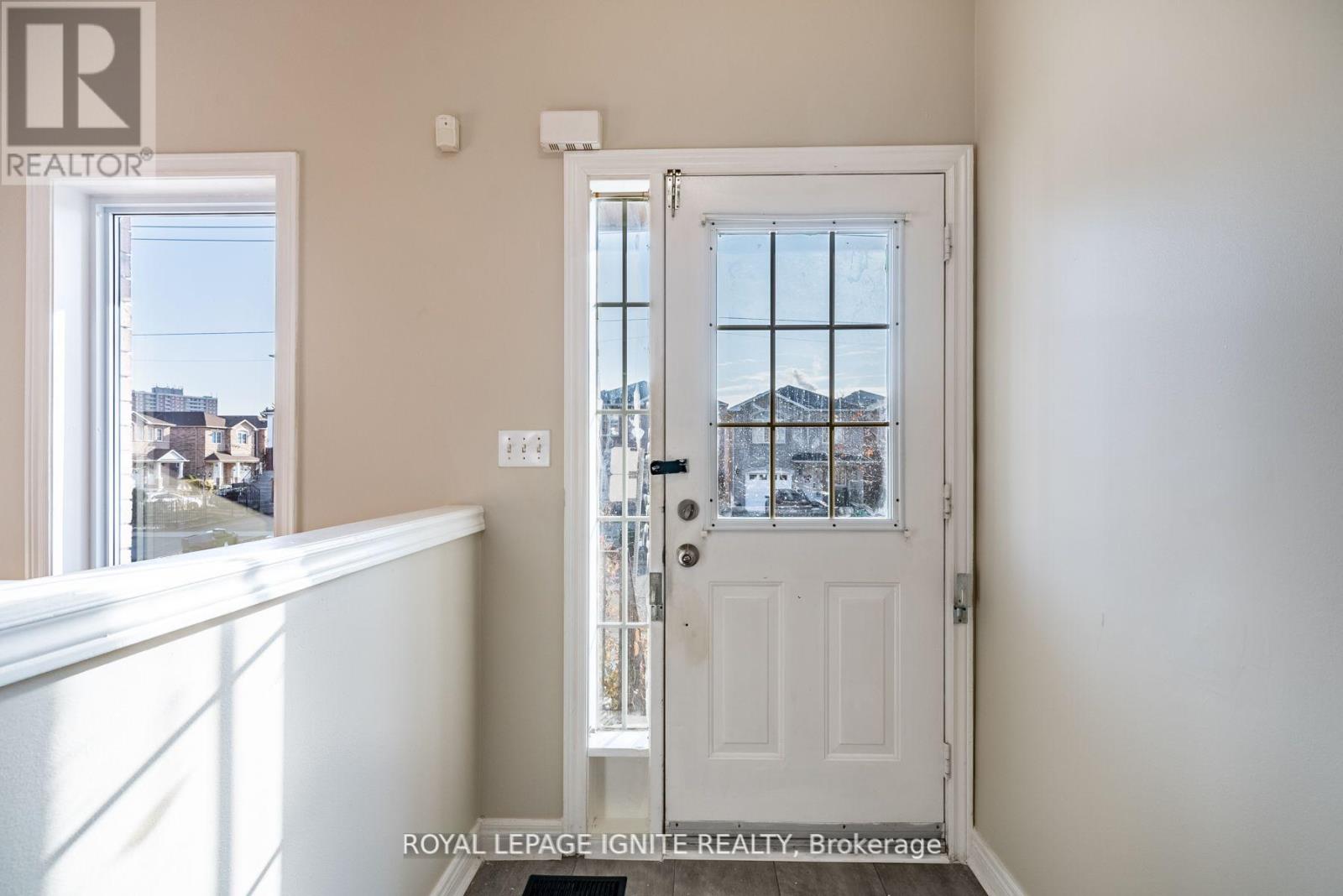 Upper - 176 Wright Avenue, Toronto, Ontario  M9N 3Z2 - Photo 4 - W12436978