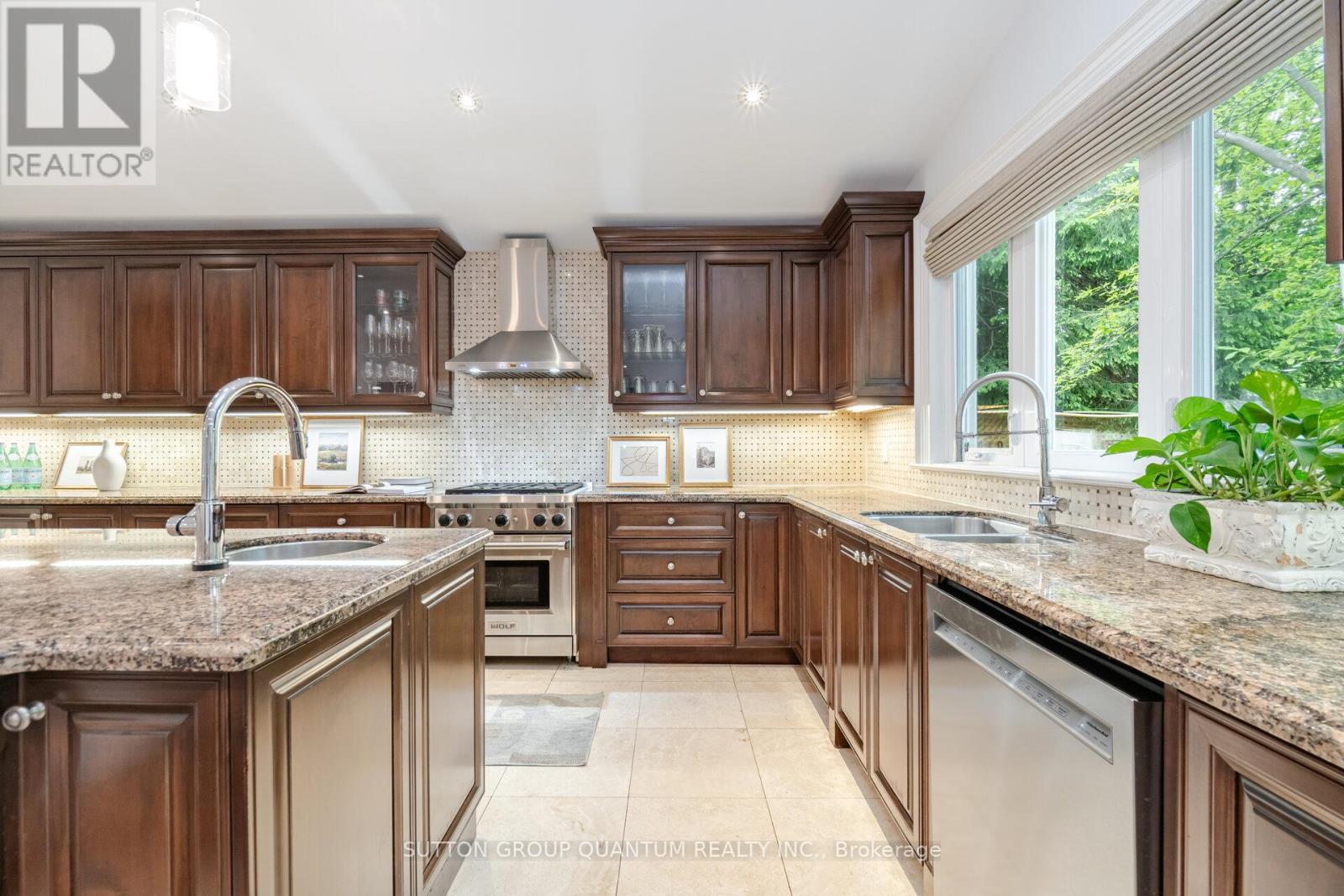 1063 Greenoaks Drive, Mississauga, Ontario  L5J 3A1 - Photo 14 - W12436989