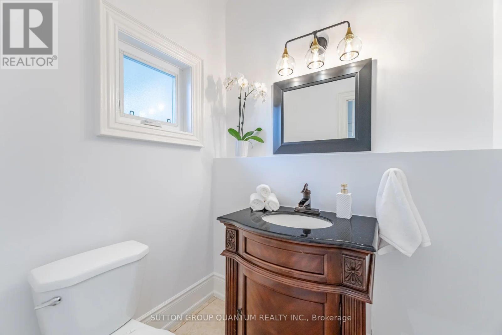 1063 Greenoaks Drive, Mississauga, Ontario  L5J 3A1 - Photo 16 - W12436989