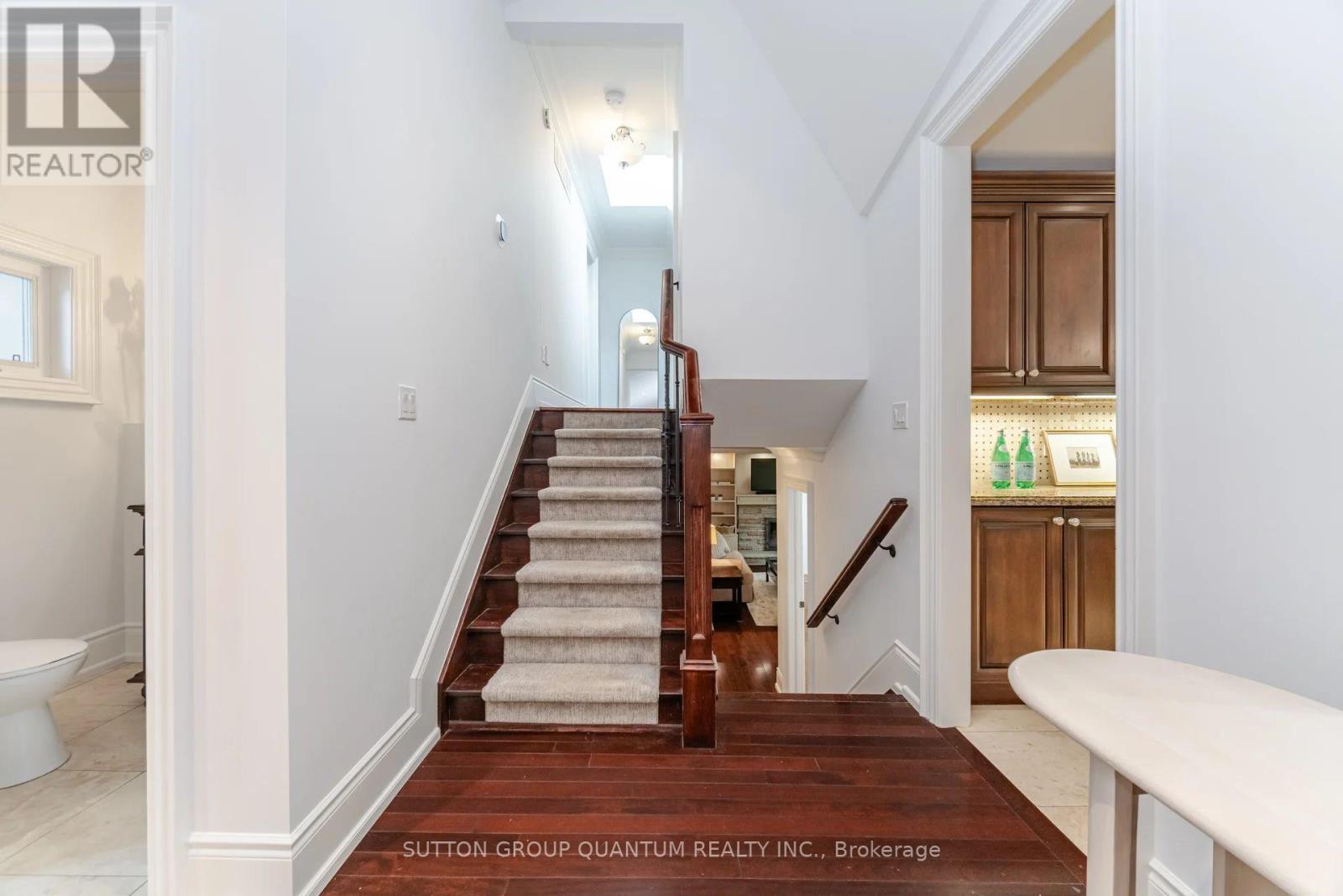 1063 Greenoaks Drive, Mississauga, Ontario  L5J 3A1 - Photo 17 - W12436989