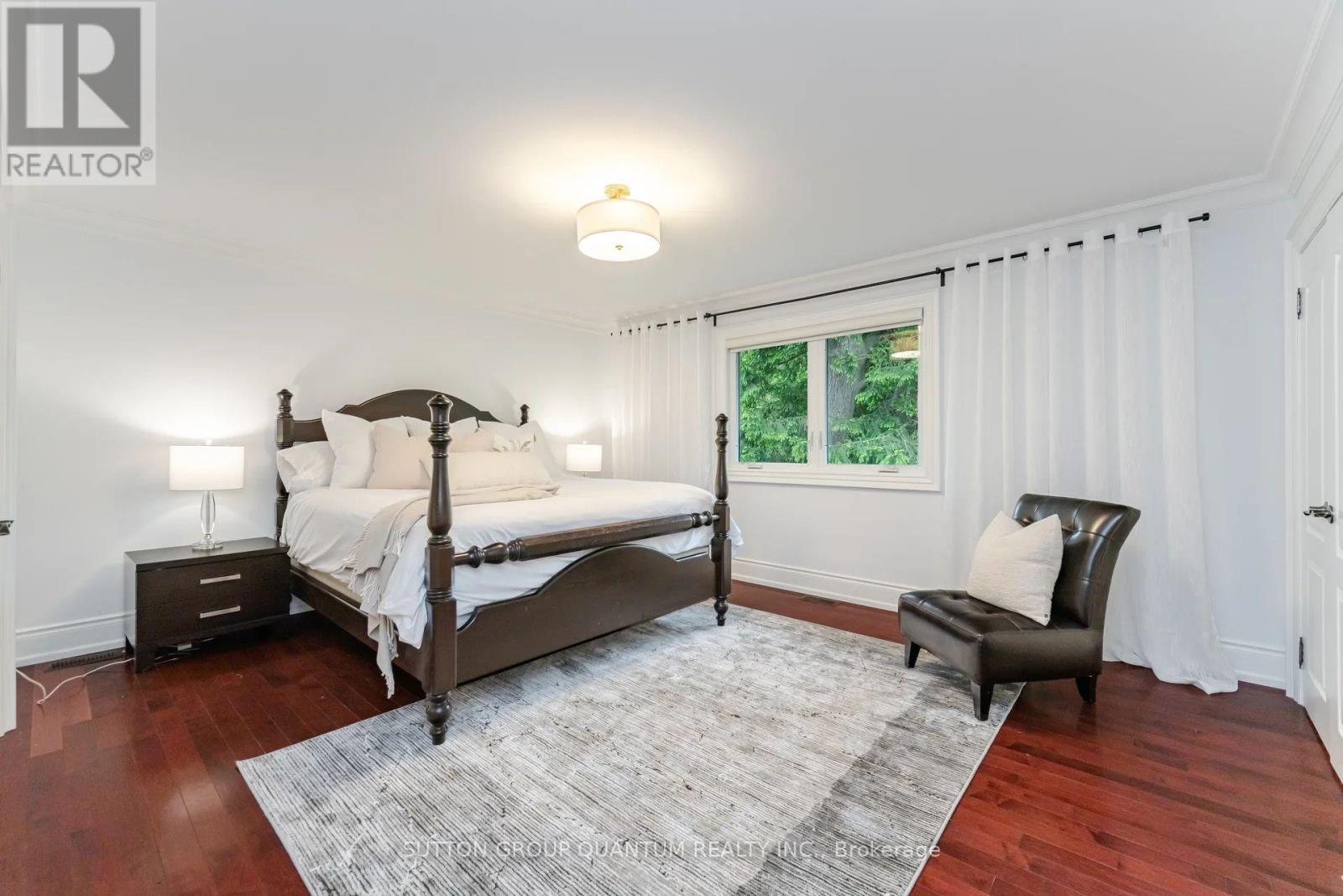 1063 Greenoaks Drive, Mississauga, Ontario  L5J 3A1 - Photo 18 - W12436989