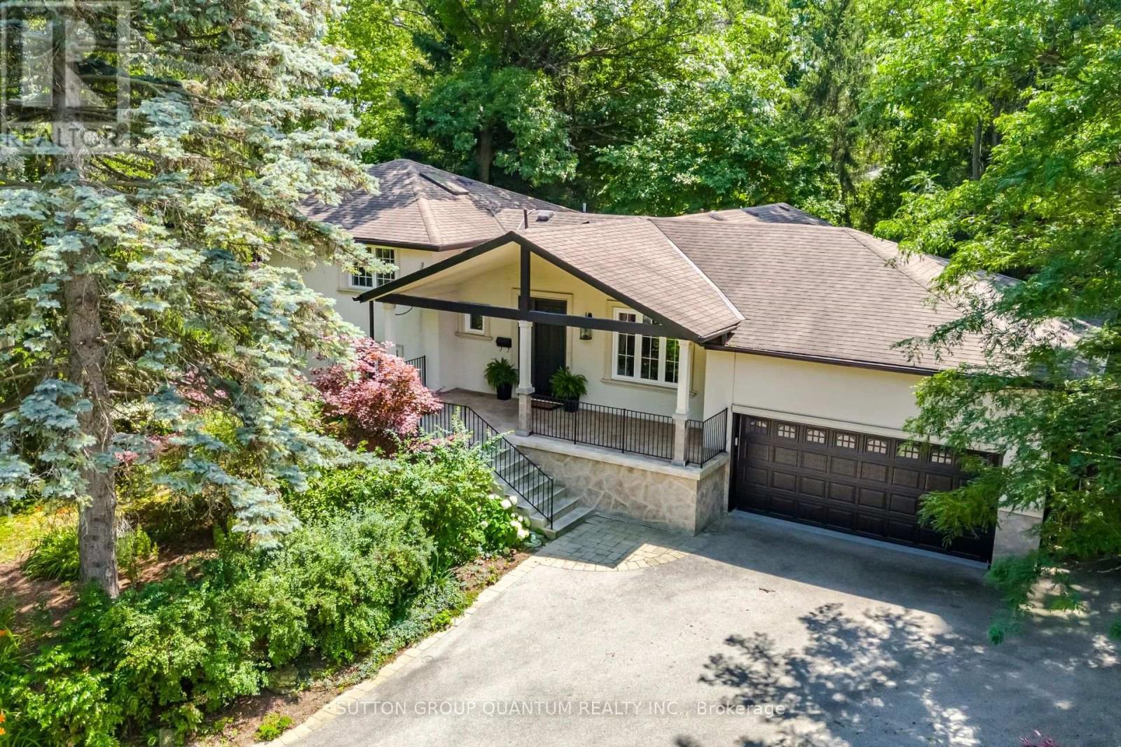 1063 Greenoaks Drive, Mississauga, Ontario  L5J 3A1 - Photo 2 - W12436989