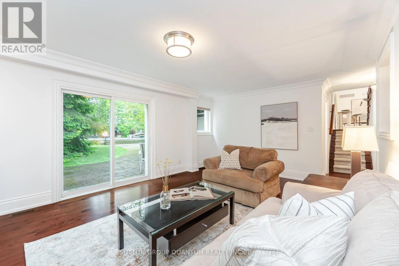 1063 Greenoaks Drive, Mississauga, Ontario  L5J 3A1 - Photo 26 - W12436989