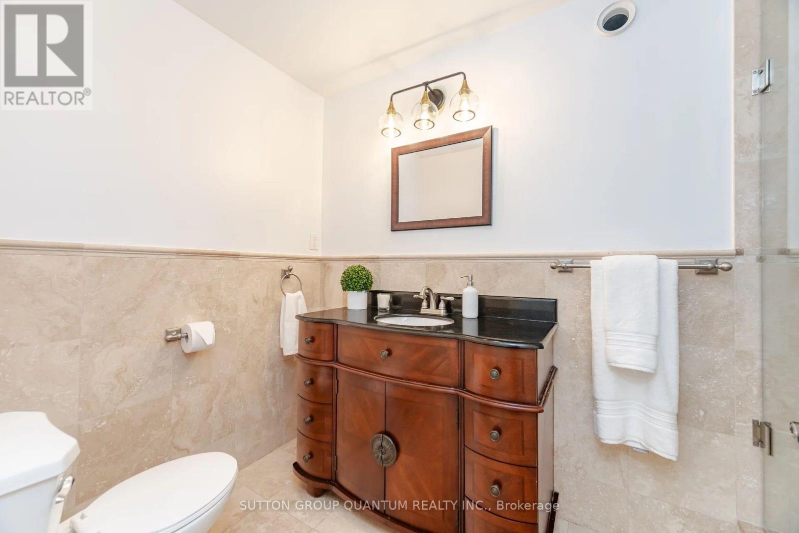 1063 Greenoaks Drive, Mississauga, Ontario  L5J 3A1 - Photo 32 - W12436989