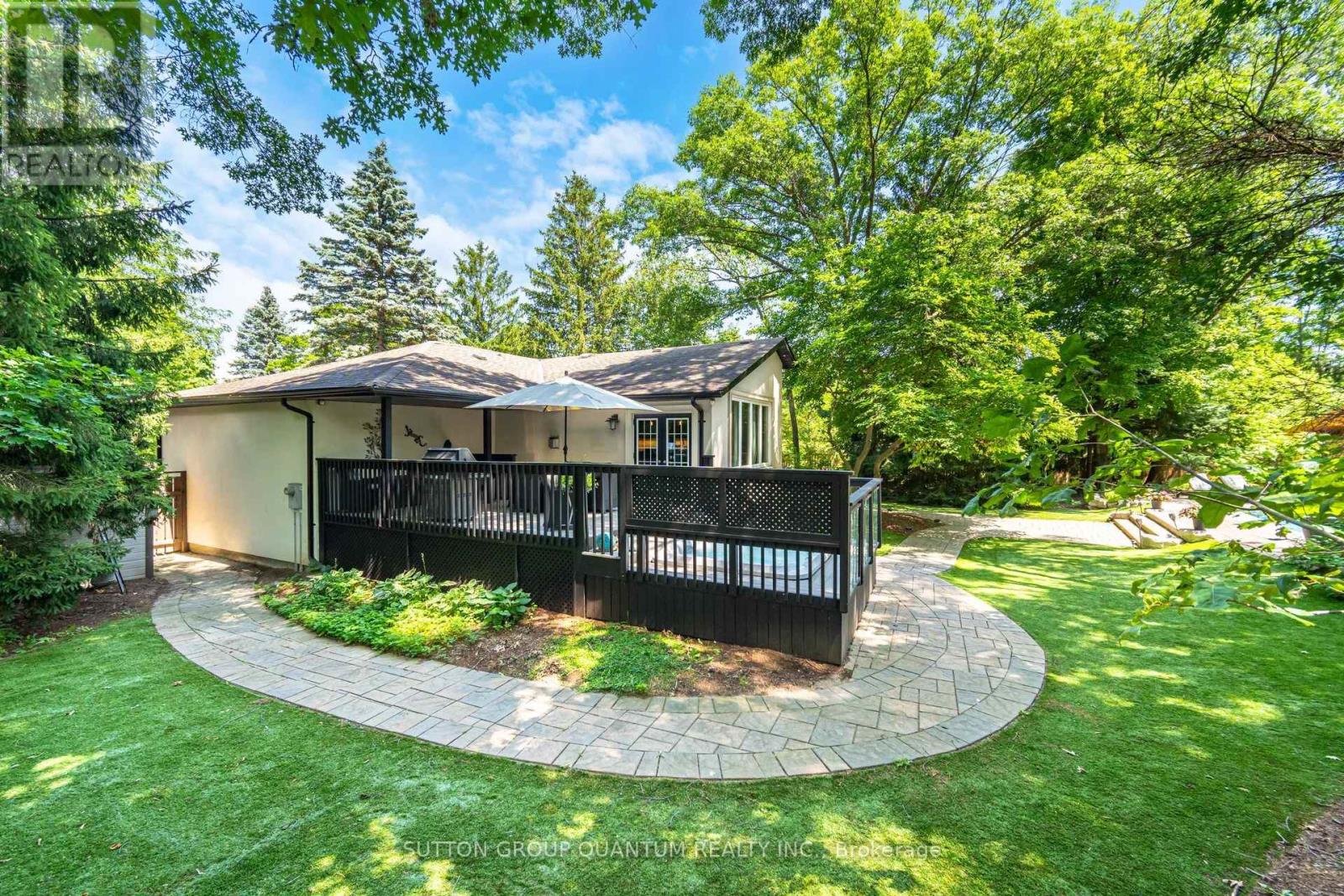 1063 Greenoaks Drive, Mississauga, Ontario  L5J 3A1 - Photo 37 - W12436989