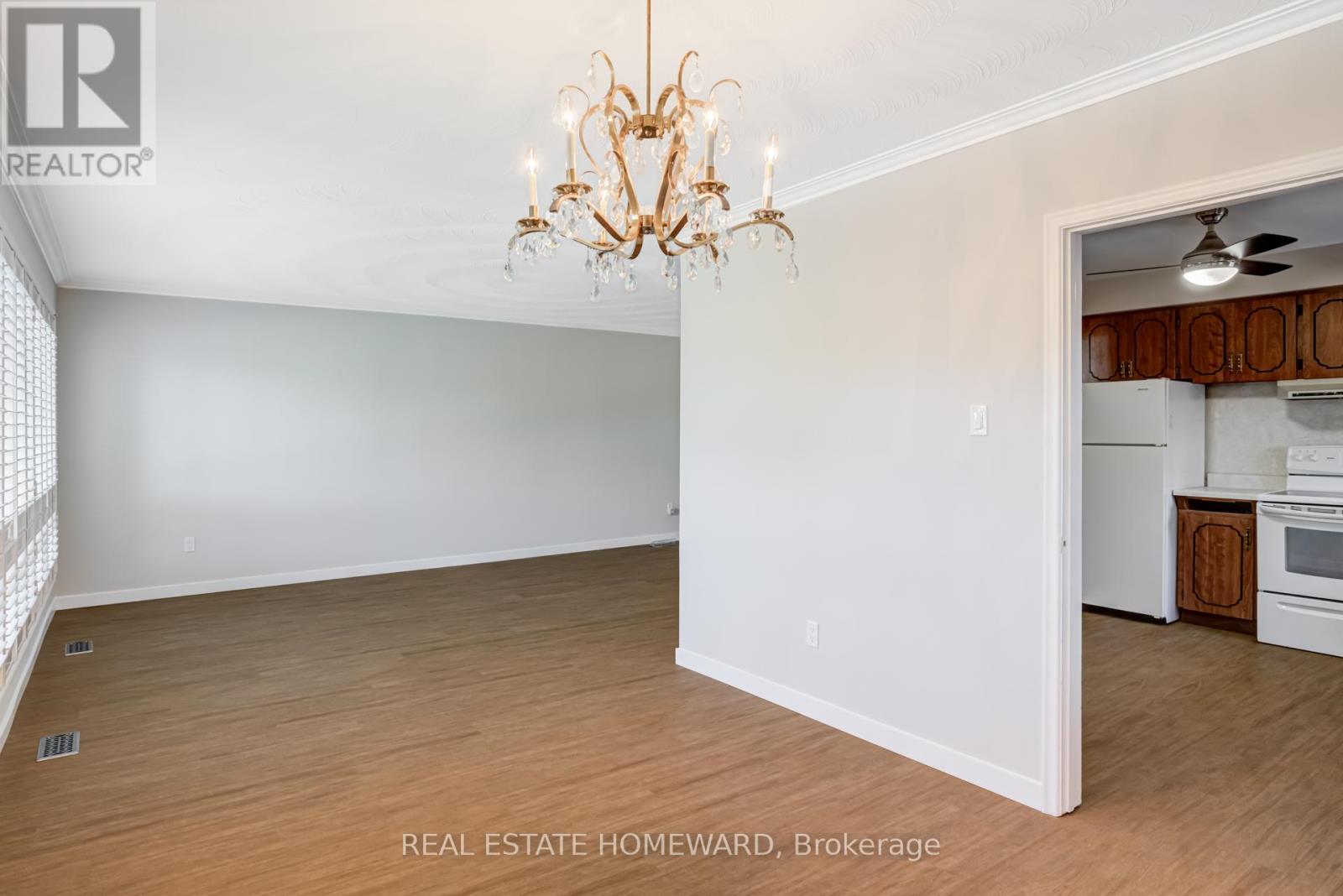 7 Jacinta Drive, Toronto, Ontario  M6L 1H6 - Photo 11 - W12437024