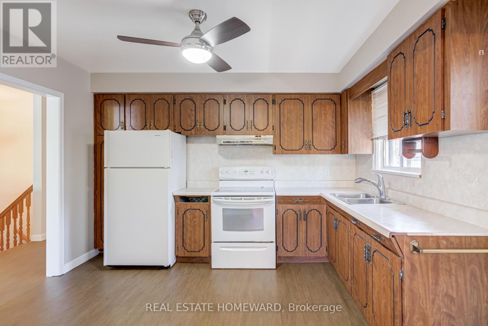 7 Jacinta Drive, Toronto, Ontario  M6L 1H6 - Photo 12 - W12437024