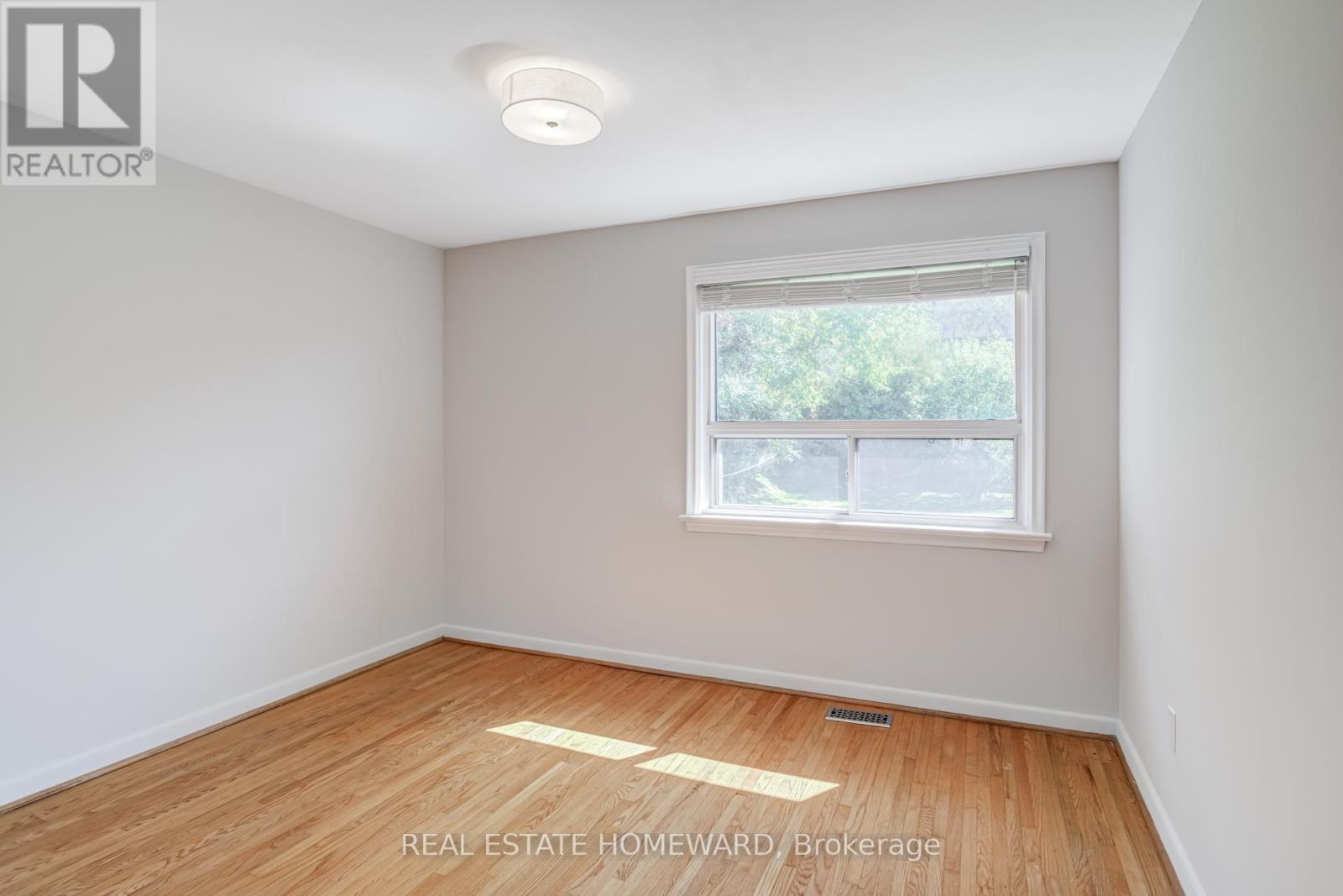 7 Jacinta Drive, Toronto, Ontario  M6L 1H6 - Photo 16 - W12437024