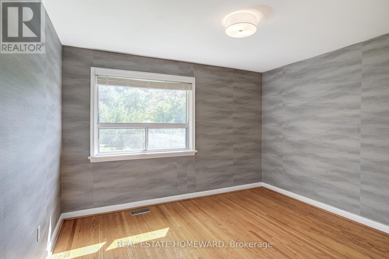 7 Jacinta Drive, Toronto, Ontario  M6L 1H6 - Photo 18 - W12437024