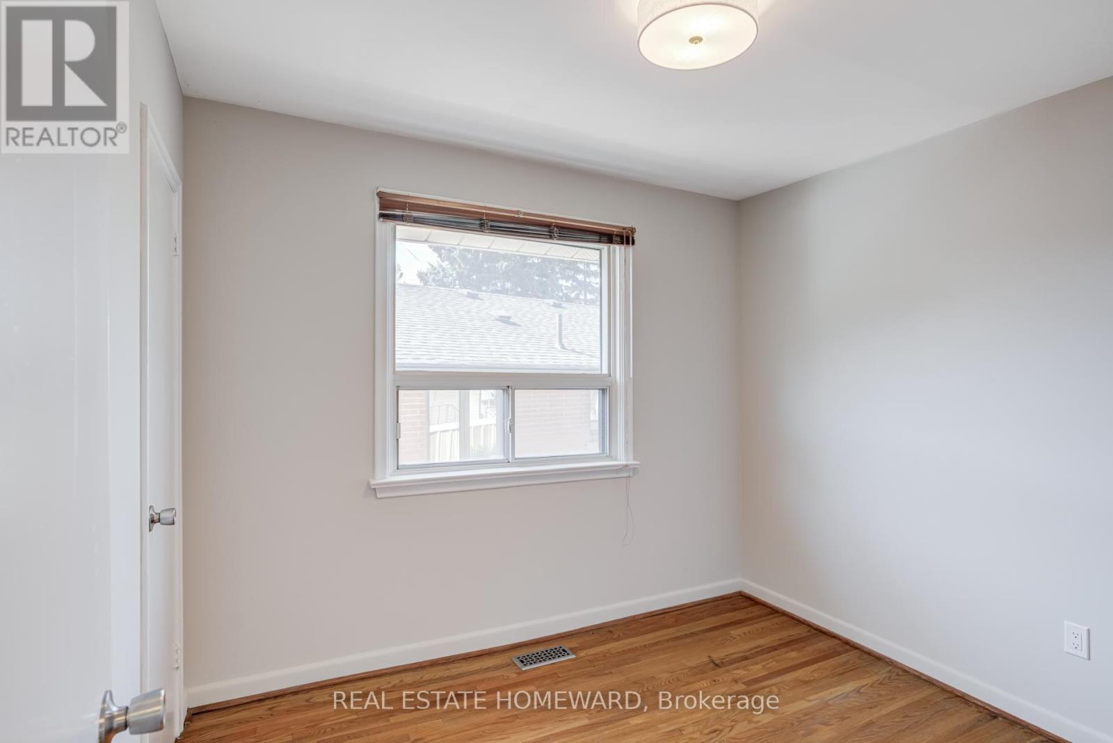 7 Jacinta Drive, Toronto, Ontario  M6L 1H6 - Photo 20 - W12437024