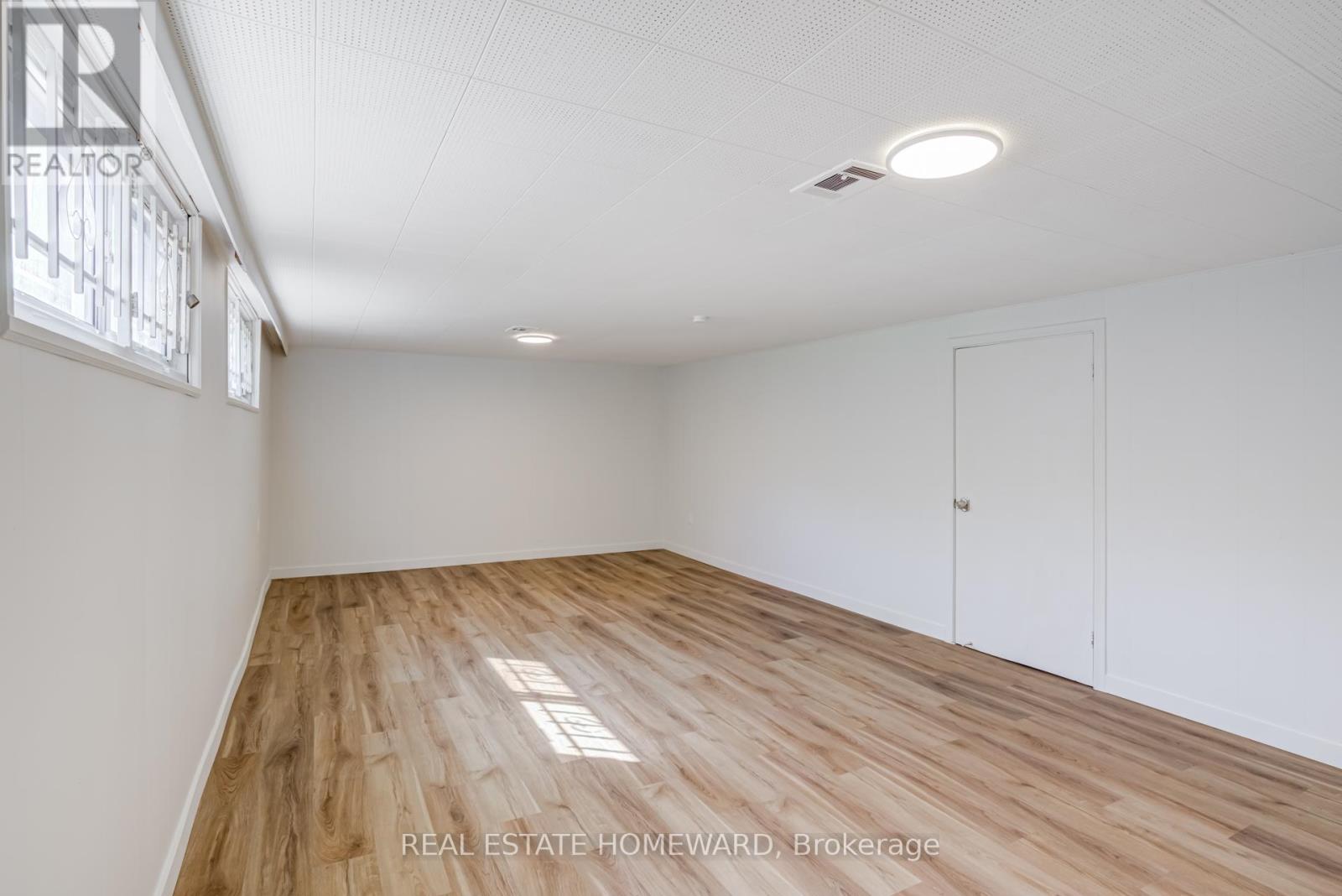 7 Jacinta Drive, Toronto, Ontario  M6L 1H6 - Photo 29 - W12437024