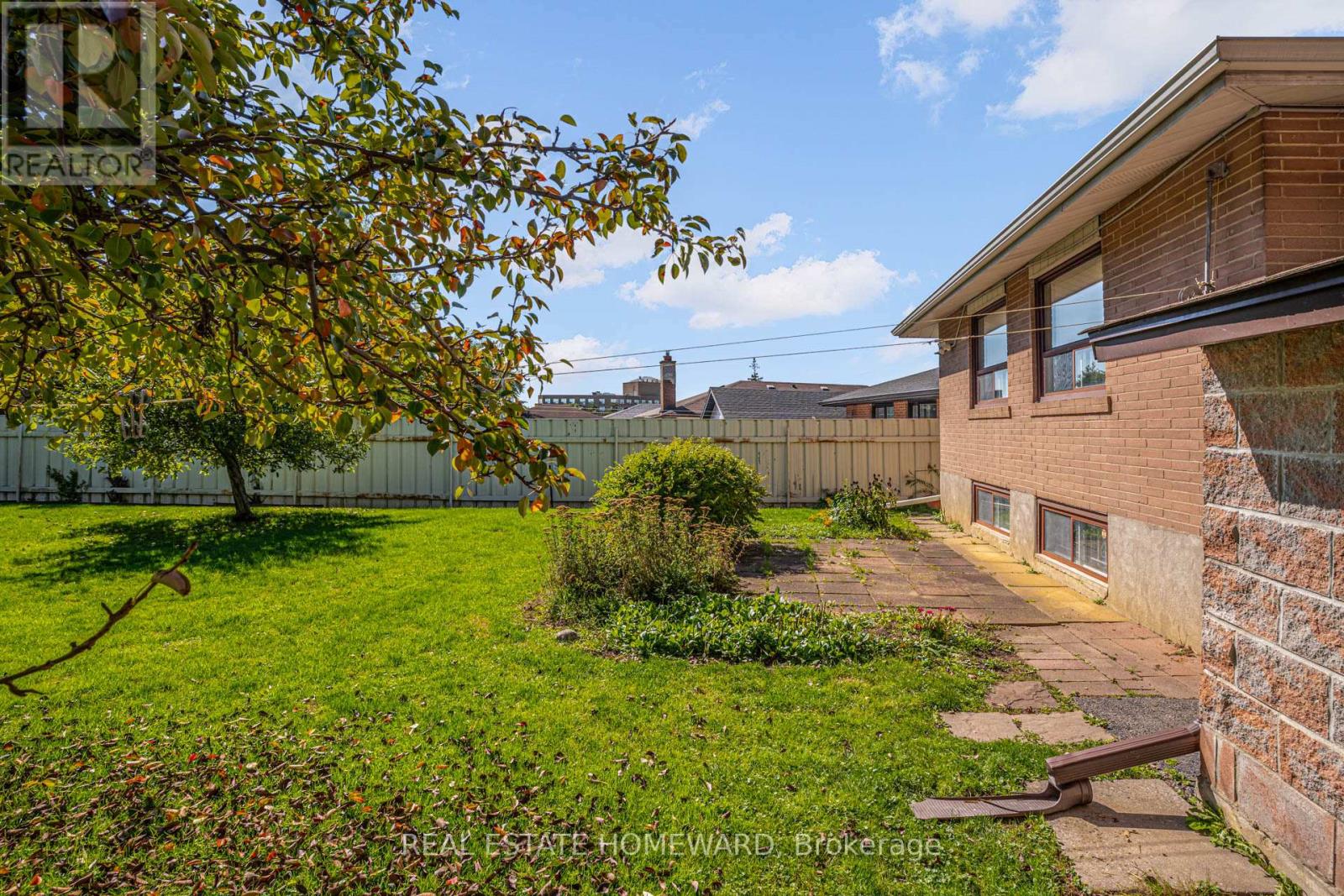 7 Jacinta Drive, Toronto, Ontario  M6L 1H6 - Photo 35 - W12437024